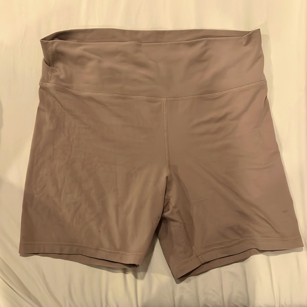 Aritzia nude TNA 7 inch Butter shorts in 2XL